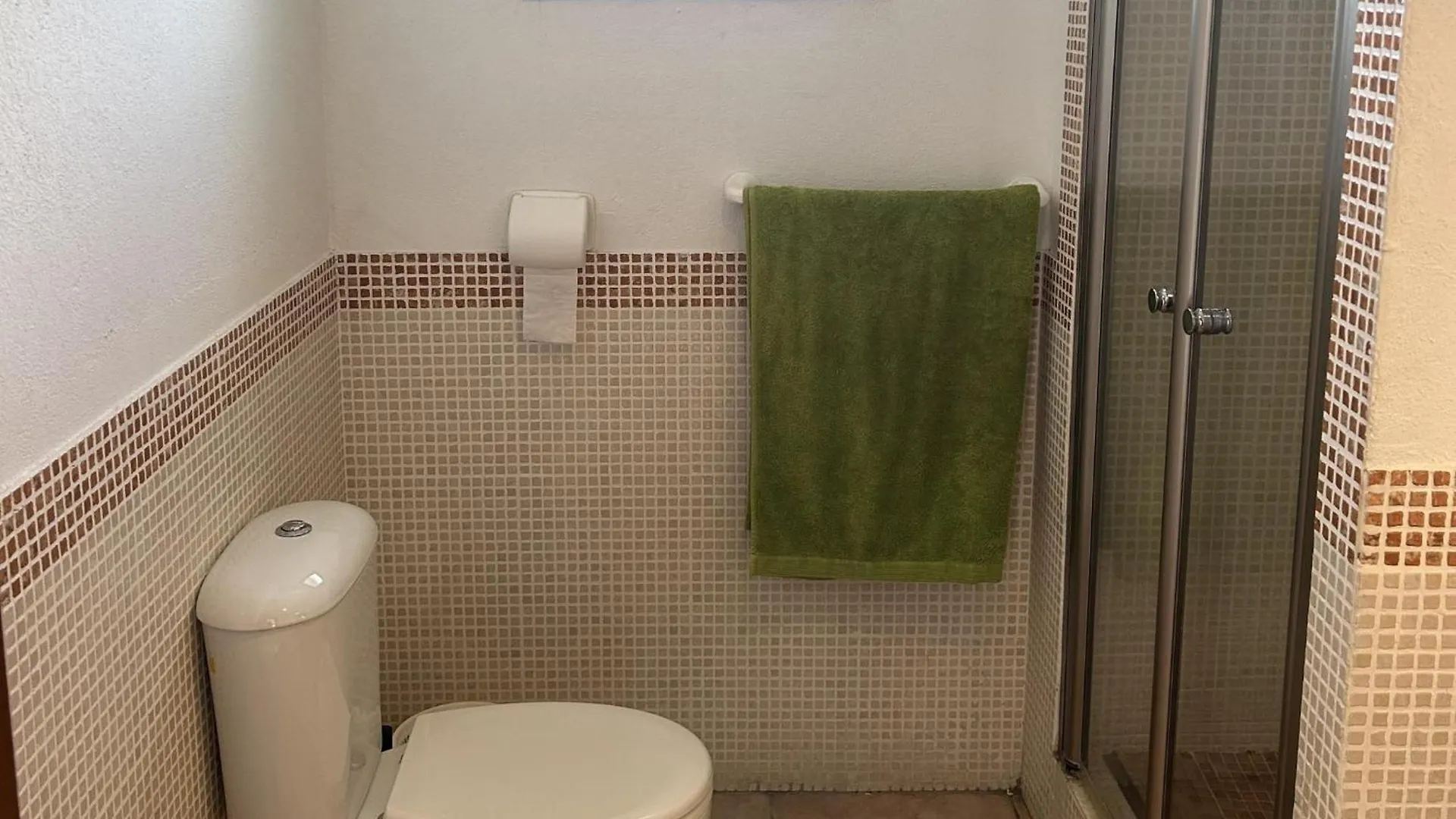 Ref. 62 Apartamento En Jardines De Zahara 자하라드로아튠스 아파트